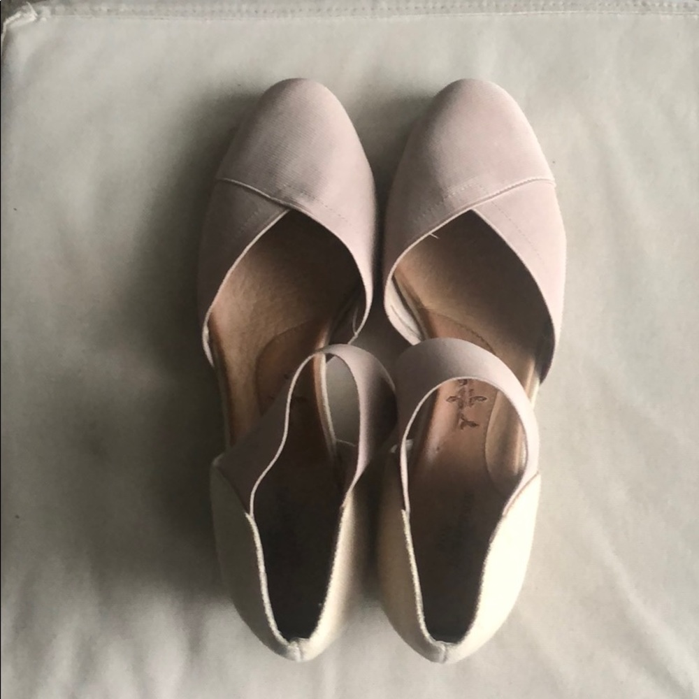 Ros Hommerson beige linen and stretch shoes